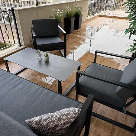 Vip With Sea View Apartment